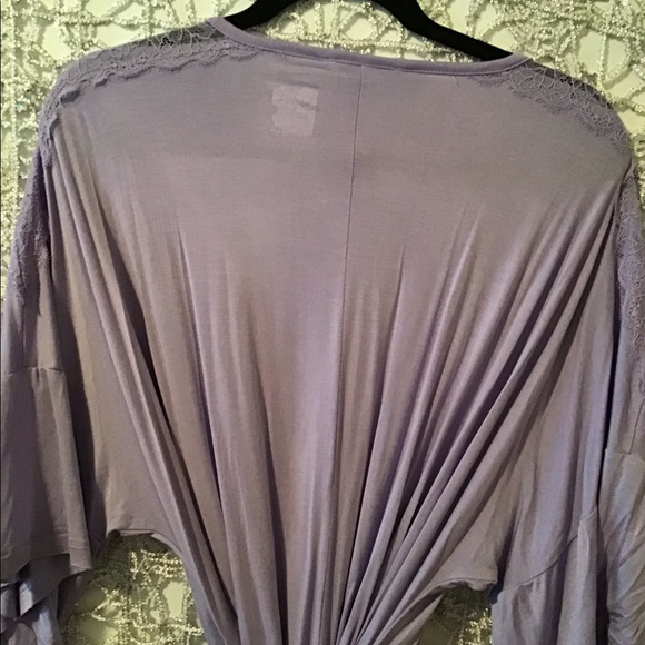 💙 Gillian O’Malley  Lace Trimmed Robe - Picture 7 of 8